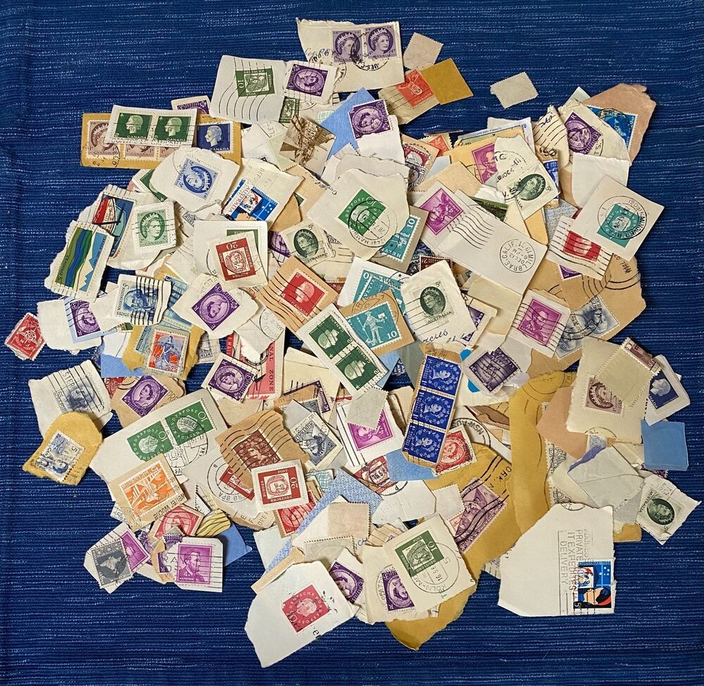 Huge Vintage Lot Postage Stamps Mixed lot Used Unsearched 400 US & FOREIGN 39B
